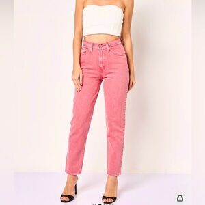 high-waisted Levi's Mom Jeans in a red/pink wash with ankle slit zipper size 25